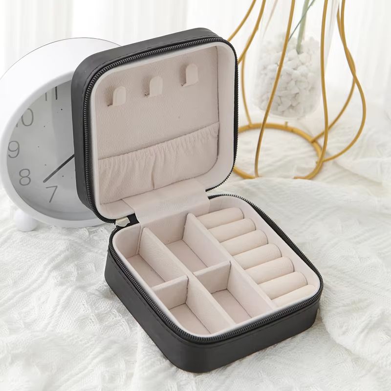 Single Layer Travel Jewelry Box Ladies Leather Jewelry Storage Box In Classic Black White And Fashi 8