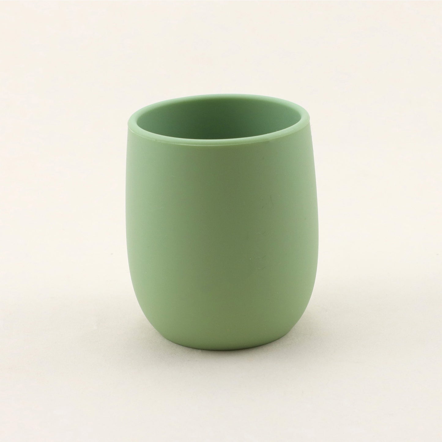 Mini baby silicone water cup, easy-to-grip training cup, safe soft silicone, BPA-free, toddler open sip design.