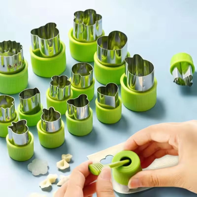 9 Piece Star Heart Shape Vegetable Cutter Set Plastic Handle Portable Cooking Tools Stainless Steel 4