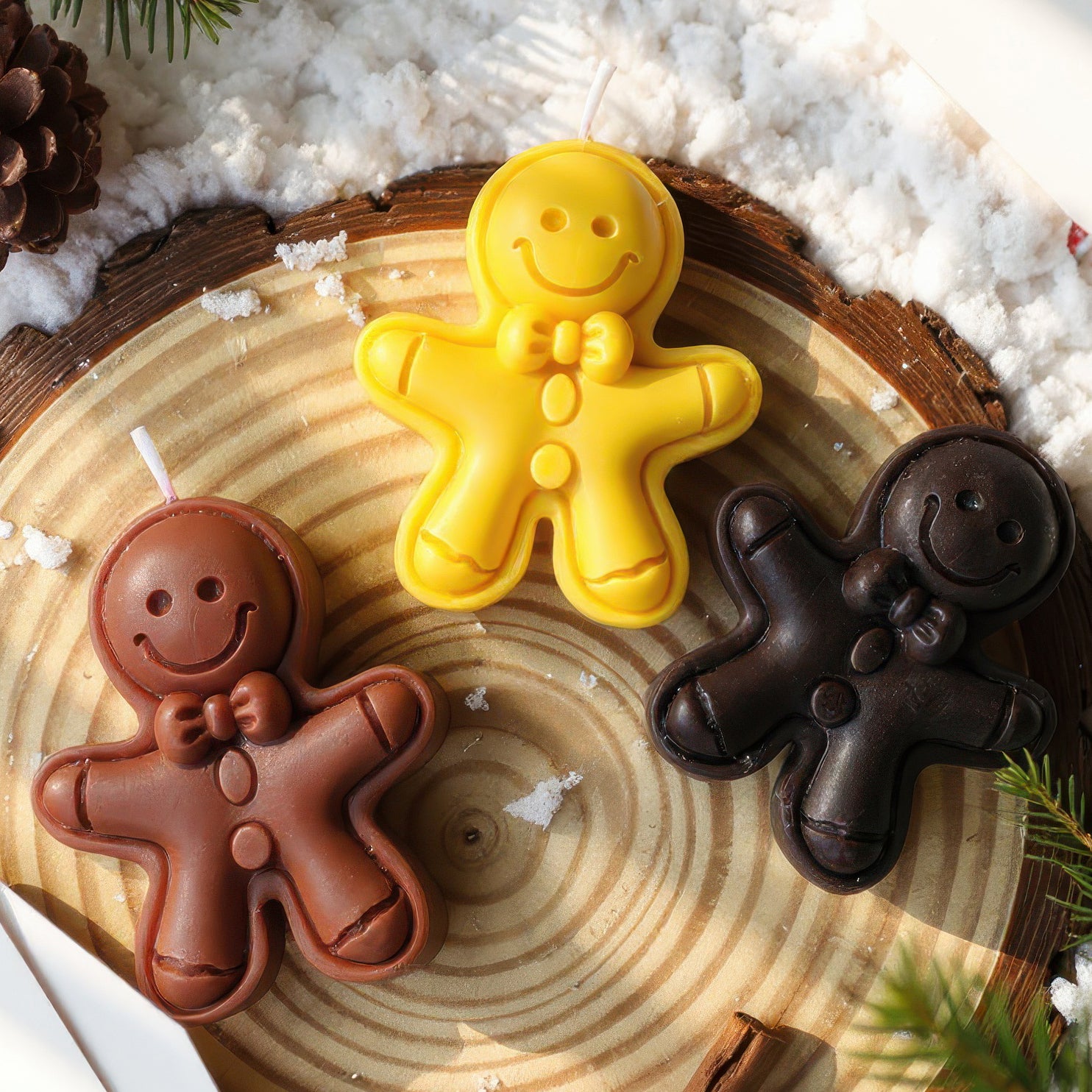 Christmas Gingerbread Man Candle, A Festive Scented Candle for Home Decor, Aromatherapy Holiday Gift, Cute Table Decor