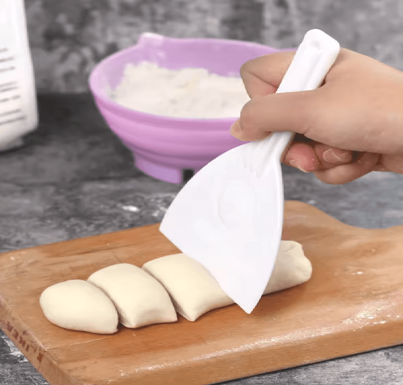 BakeEase Plastic Cake Scraper And Dough Cutter Set 1