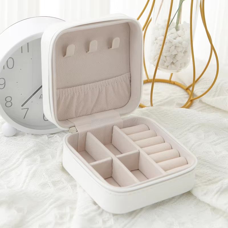 Single Layer Travel Jewelry Box Ladies Leather Jewelry Storage Box In Classic Black White And Fashi 7