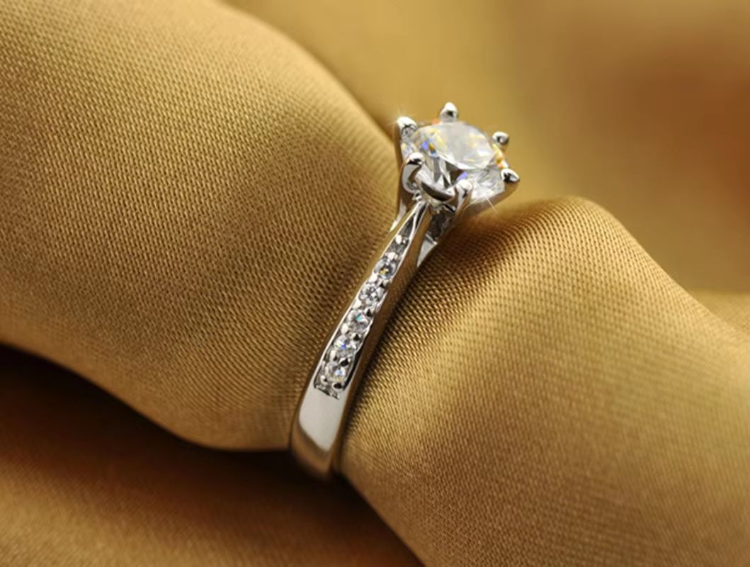 Luxury 925 Sterling Silver Six Claw Classic Ring For Women 1