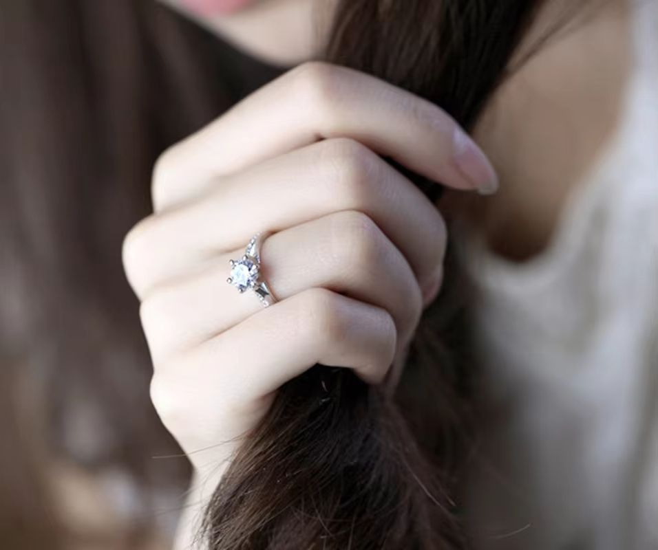 Luxury 925 Sterling Silver Six Claw Classic Ring For Women 3