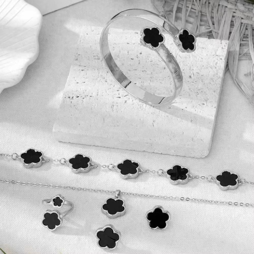 Lucky Five Petal Flower Jewelry Set For Women 5 Pieces 1