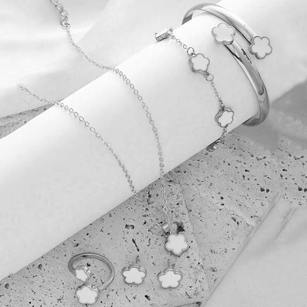 Lucky Five Petal Flower Jewelry Set For Women 5 Pieces 3