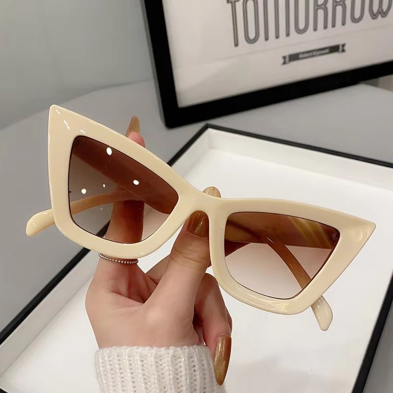 Urban Chic Big Frame Vintage Square Sunglasses For Women And Men 1