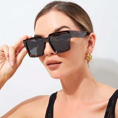 Vintage Square Sunglasses – Unisex Retro UV400 Shades for Everyday Style