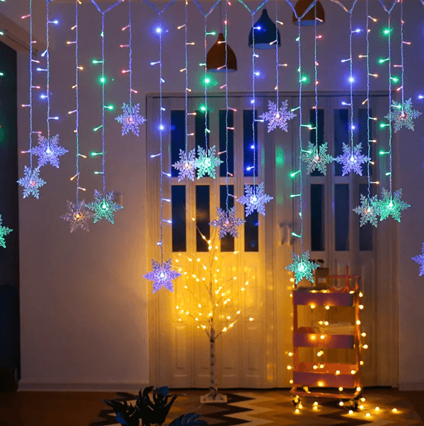 SnowGlow 3.2 m Snowflake LED Curtain Lights – Waterproof Holiday Fairy String Decor
