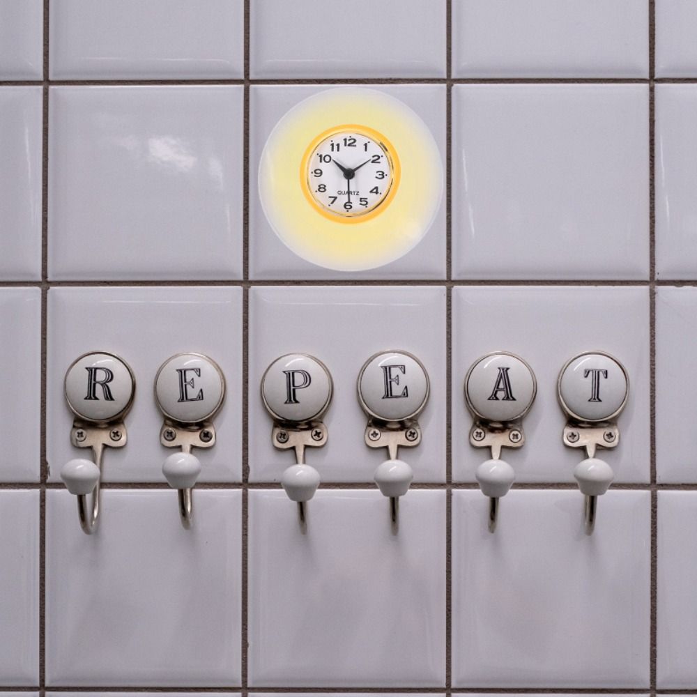 Personality Waterproof Bathroom Suction Cup Clock, Anti-Fog Shower Wall Clock, Simple Design Mirror Sucker Clock Kitchen