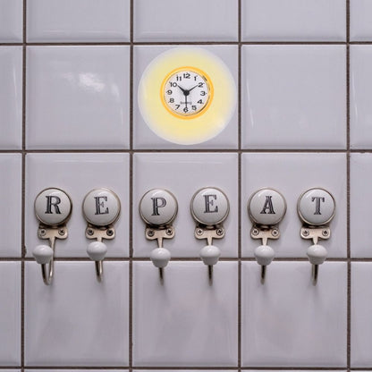 Personality Waterproof Bathroom Suction Cup Clock, Anti-Fog Shower Wall Clock, Simple Design Mirror Sucker Clock Kitchen