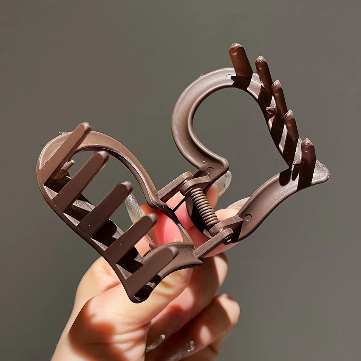 MatteFrost Lens Claw Clip Set  11Piece Premium Shark Clips For Women 4