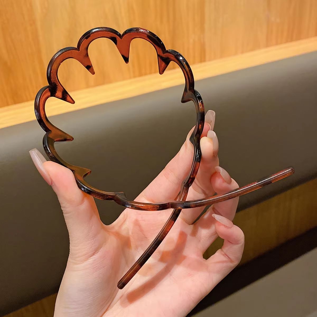 Everyday Red Claw Clip Duo  2Piece AntiSlip Hair Clips With Teeth 4