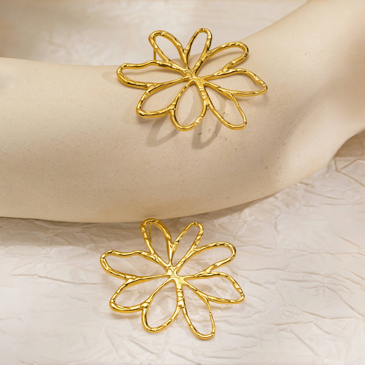 Gold Plated Hollow Flower Earrings, Stainless Steel, Delicate Timeless Jewelry for Daily Wear