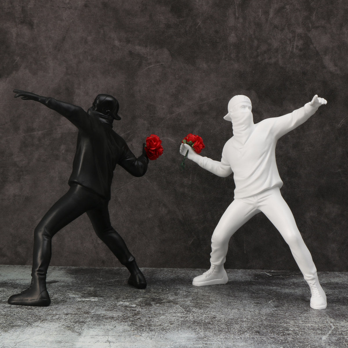 Resin Flower Thrower Statue Banksy Sculptures Decorative Figurine Home Desk Accessories Bomber Coll 2