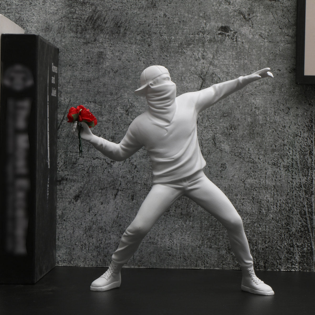 Resin Flower Thrower Statue Banksy Sculptures Decorative Figurine Home Desk Accessories Bomber Coll 4