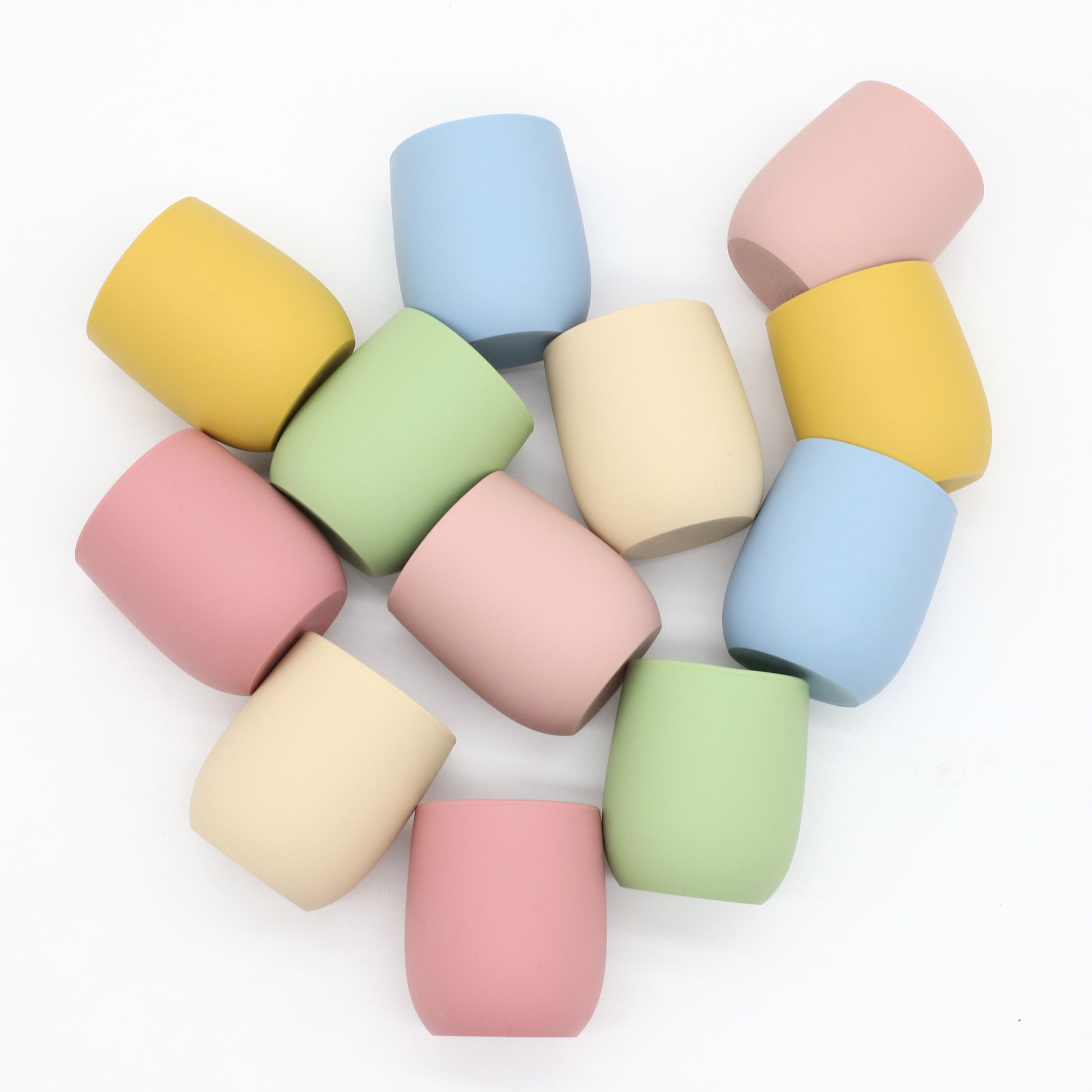 Mini baby silicone water cup, easy-to-grip training cup, safe soft silicone, BPA-free, toddler open sip design.