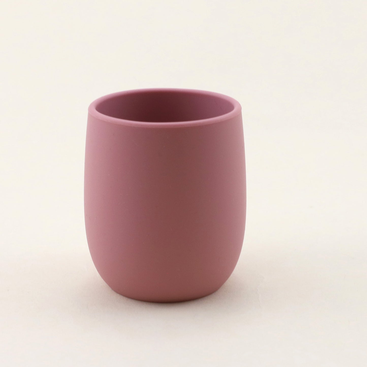Mini baby silicone water cup, easy-to-grip training cup, safe soft silicone, BPA-free, toddler open sip design.