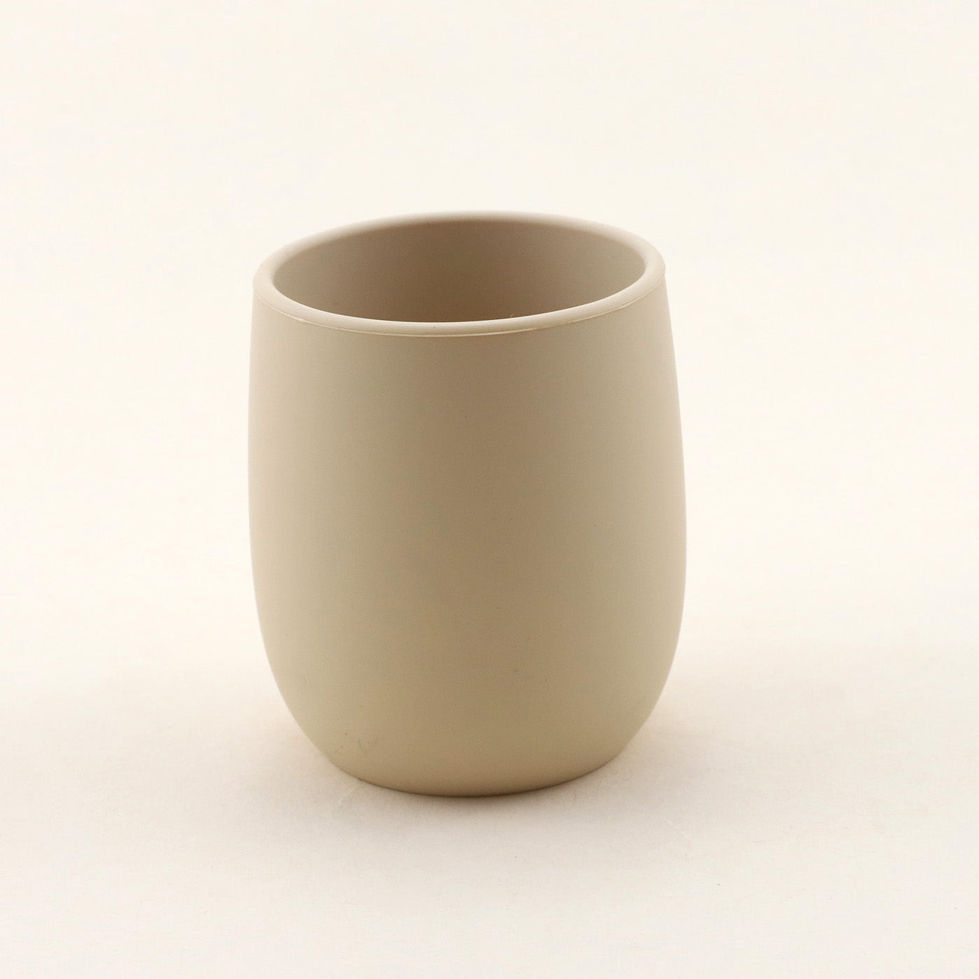 Mini baby silicone water cup, easy-to-grip training cup, safe soft silicone, BPA-free, toddler open sip design.