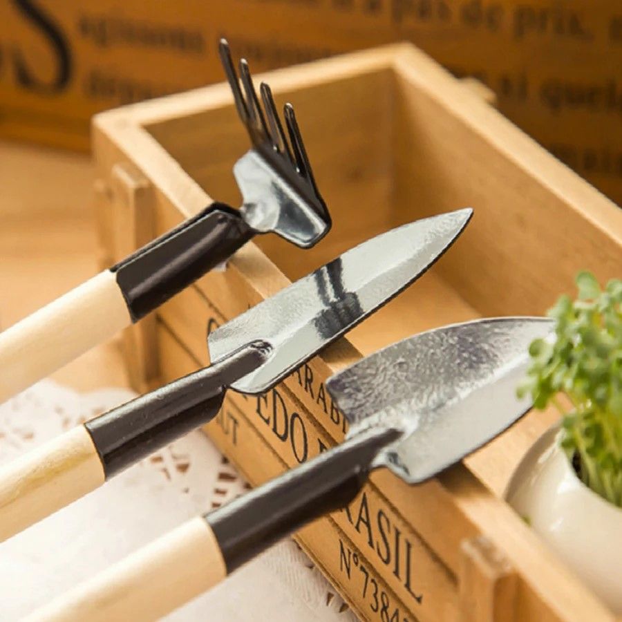 Premium WoodHandle HeavyDuty Hand Shovel  Garden Trowel Set  3Piece Planting  Transplanting Kit 1