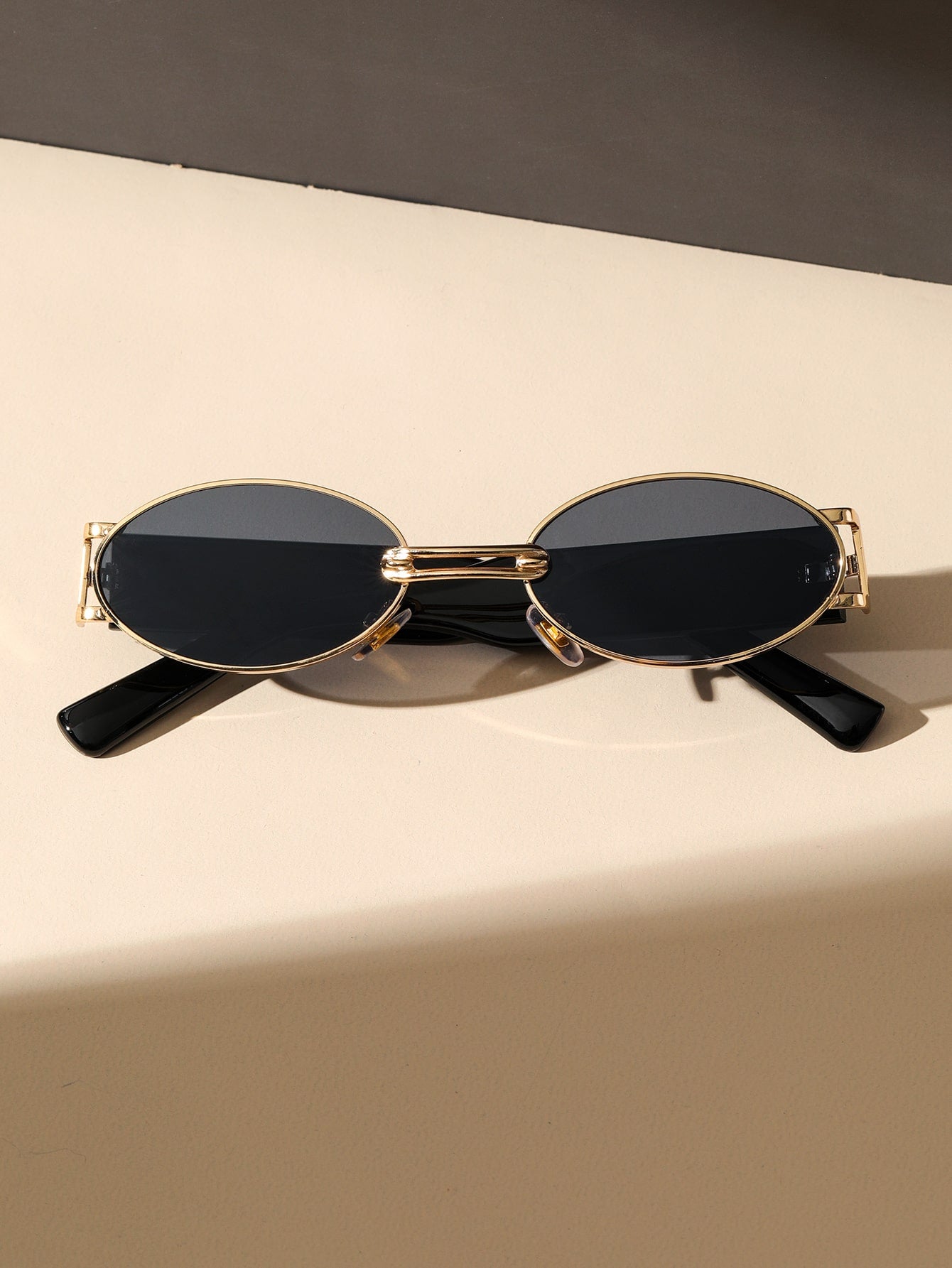 Unisex Plastic Oval Frame Sunglasses For Travel Beach Photography 1