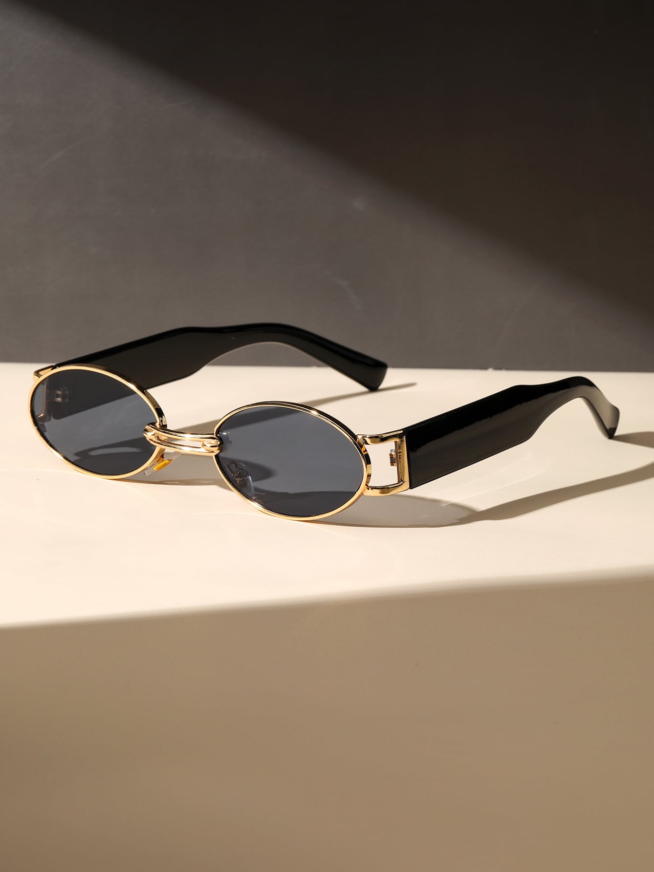 Unisex Plastic Oval Frame Sunglasses For Travel Beach Photography 4