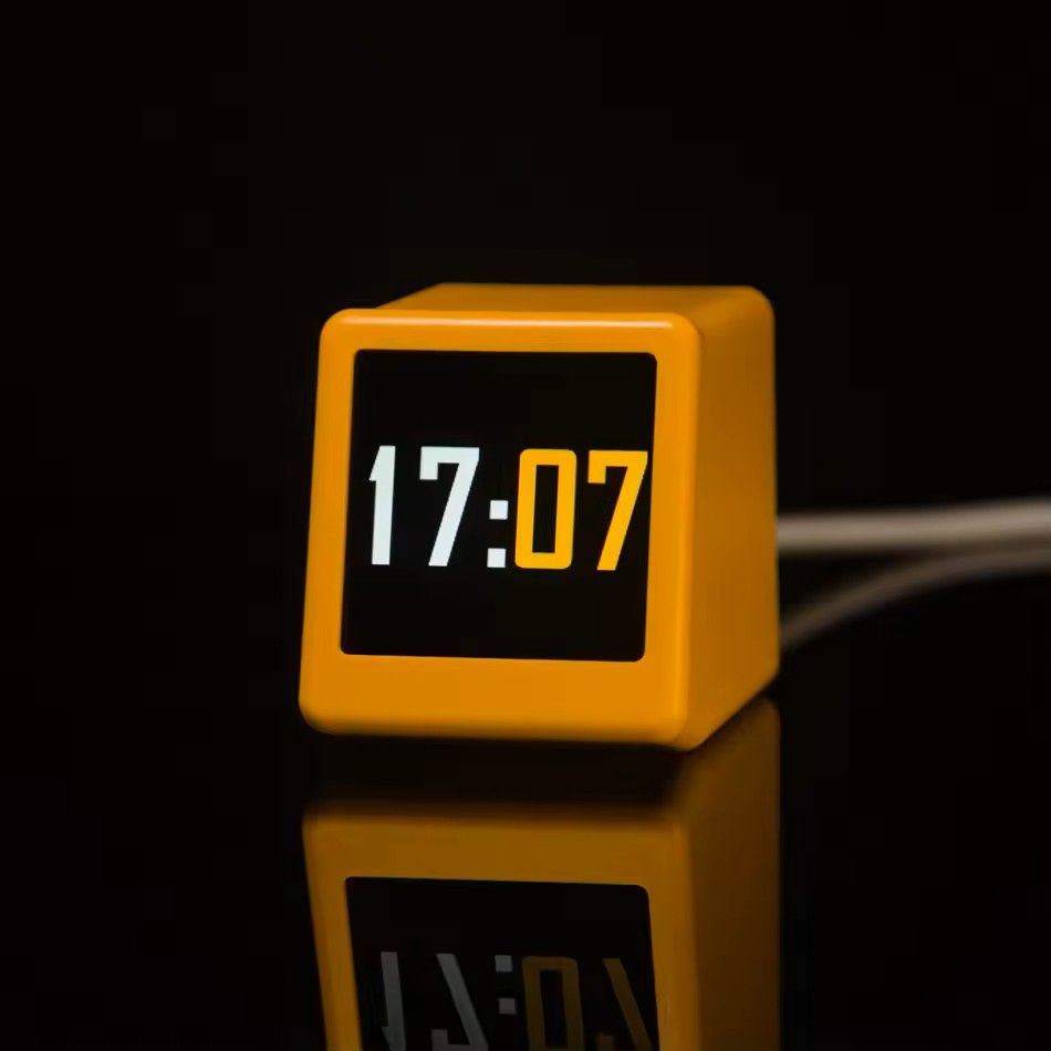GeekMagic Ultra Smart WiFi Weather Station Bed Clock With Photo Display And GIF Animation 9