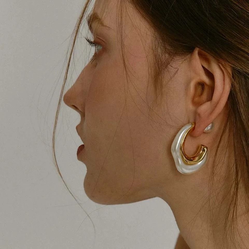Elegant Metal Pearl Hoop Earrings 2
