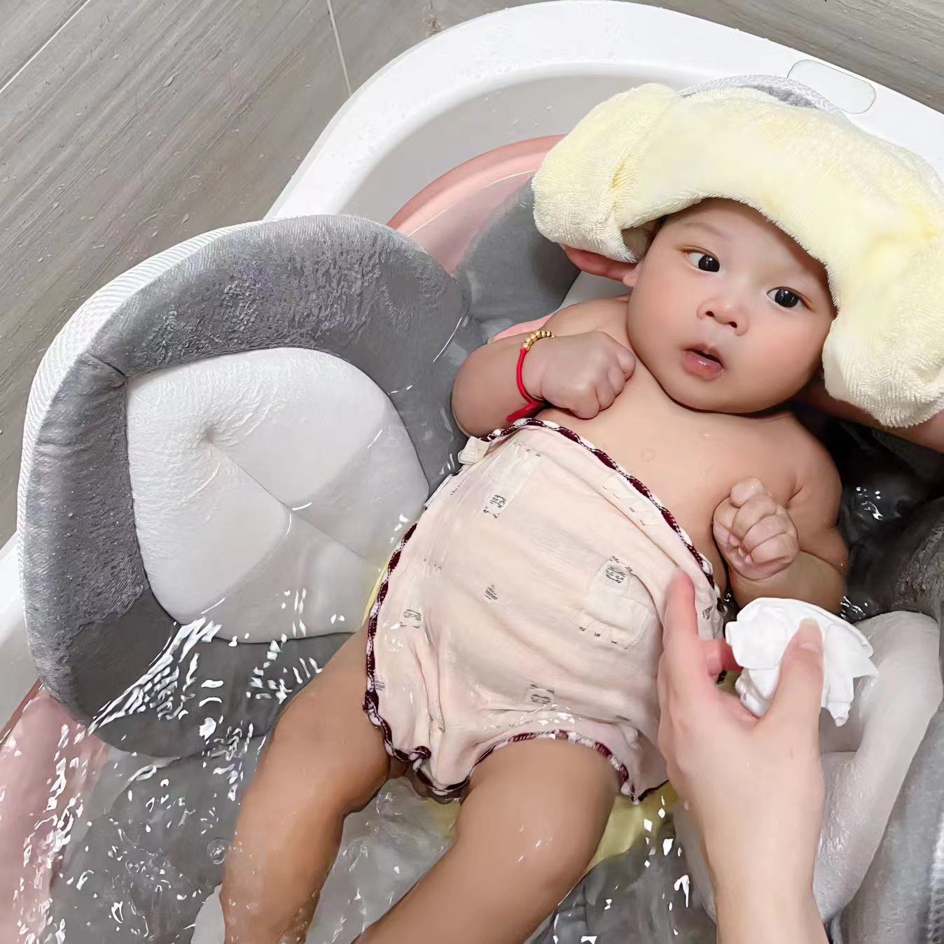 Color blocking Baby Bath Lotus Safety Cushion, Reclining and Foldable Newborn Creative Flower Bath Mat, Baby Bath Mat