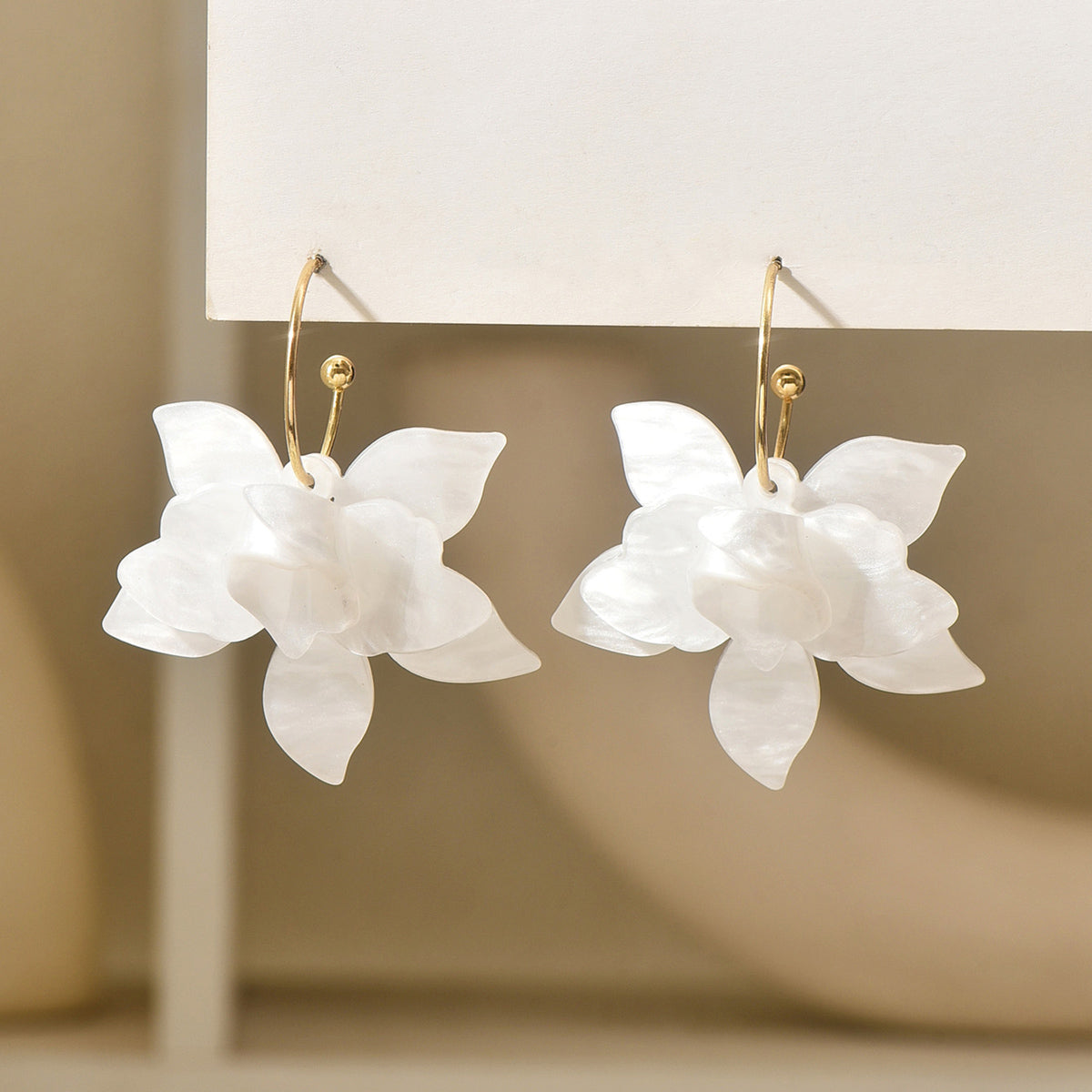 Personalized Big Metal Acrylic Petal Earrings, European American Style Fashion Stud Earrings for Ladies Girls