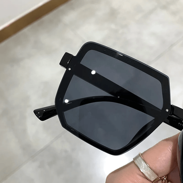 UrbanVista Oversized Square Vintage Sunglasses Unisex 1