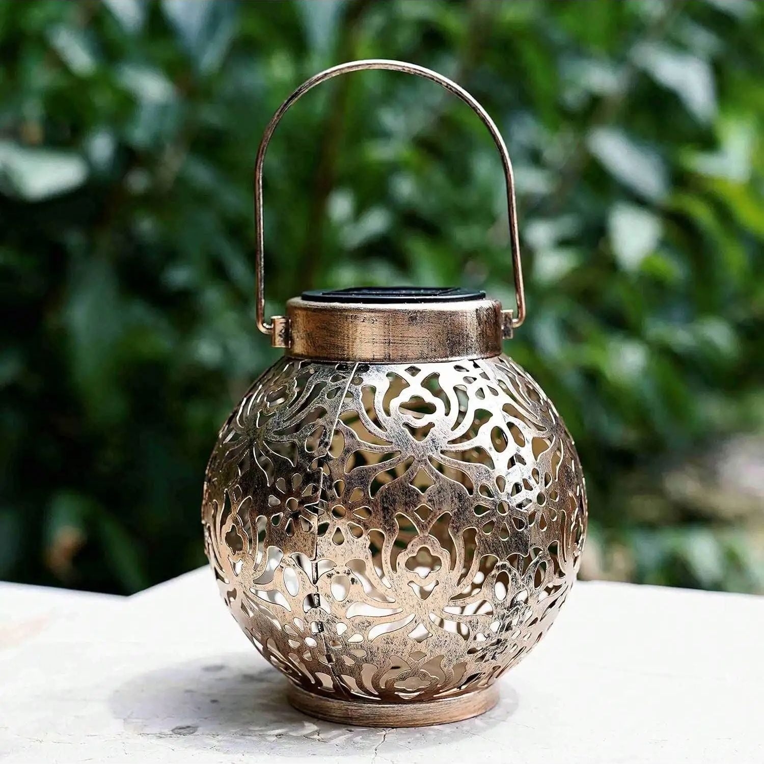 Waterproof Solar Hanging Lantern Lights, Moroccan Decorative LED Garden Light, Solar Metal Tabletop Lantern with Handle