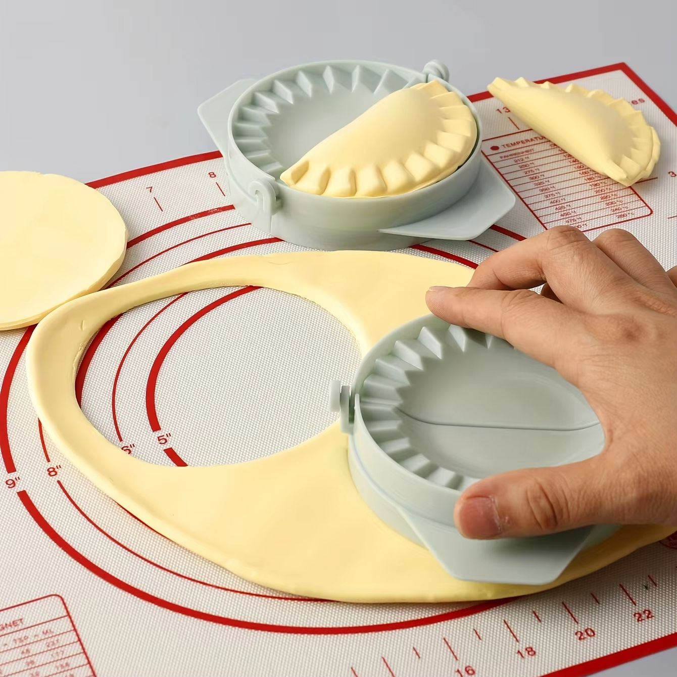 Kitchen Dumpling Maker Wrapper Presser Manual Dumpling Skin Mold Machine Ravioli Maker Press Pastry Maker Kitchen Gadget
