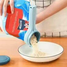 Food Storage Bag Sealing Clip with Pour Spout Snack Candy Storage Fresh Clamp Kitchen Organizer