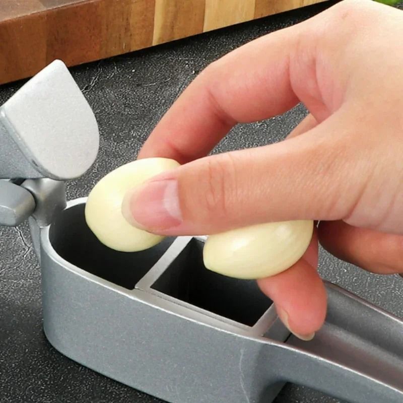2 In 1 Garlic Press And Garlic Slicer Manual Kitchen Tool 3