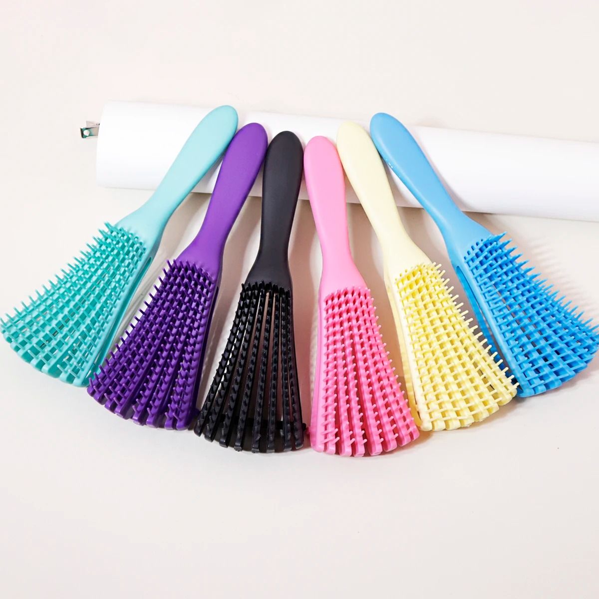 Scalp Massage Brush For Wet And Curly Hair 1