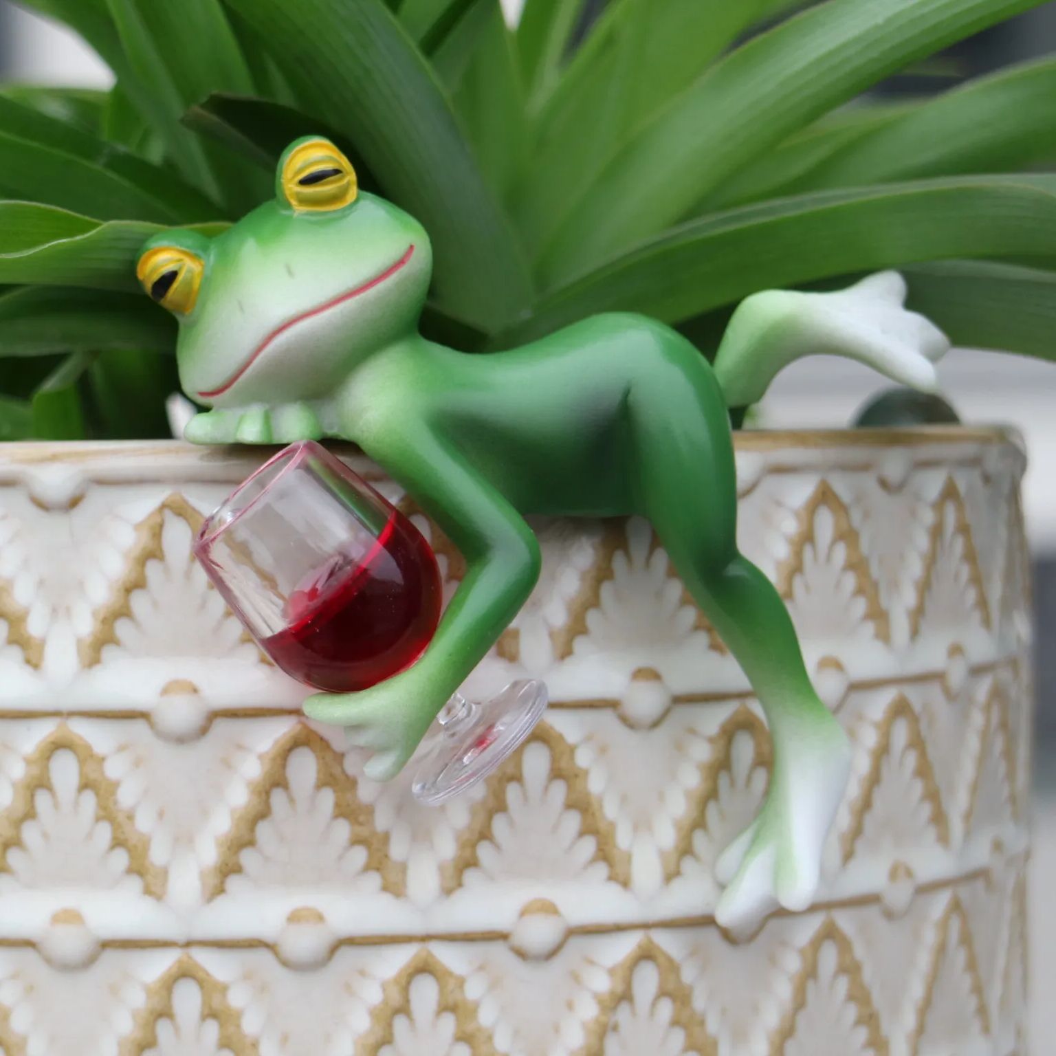 Interesting Frog Wine Glass Hangings For Gardens Aquariums And Flower Pots 1