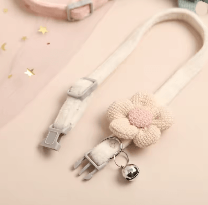 Cute Flower Cat Collar With Adjustable Buckle And Bell 2