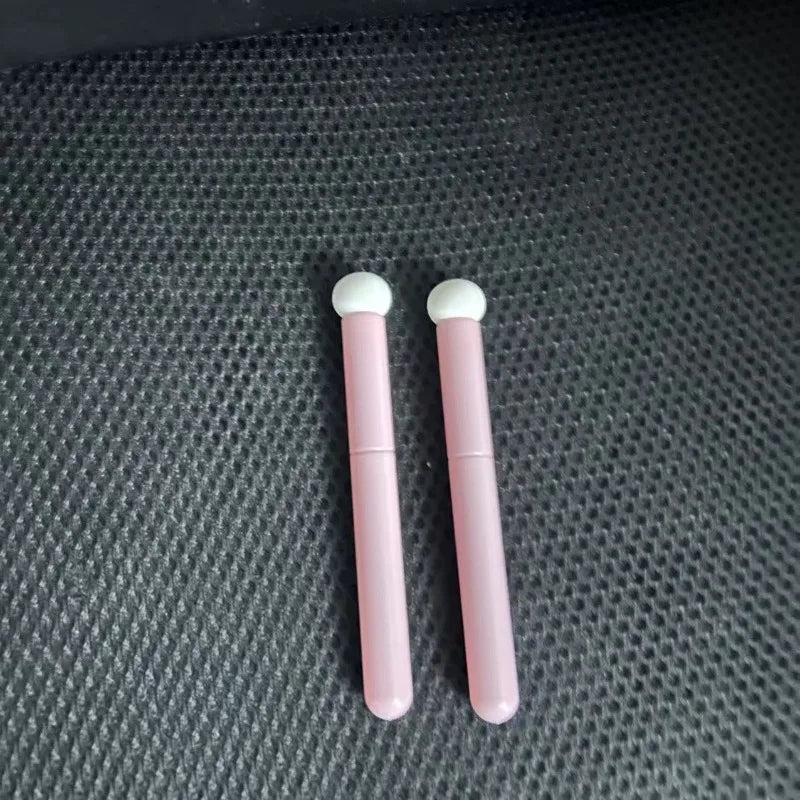 Concealer brush small sponge, pink handle beauty tool, highlight brush for acne and blemish coverage