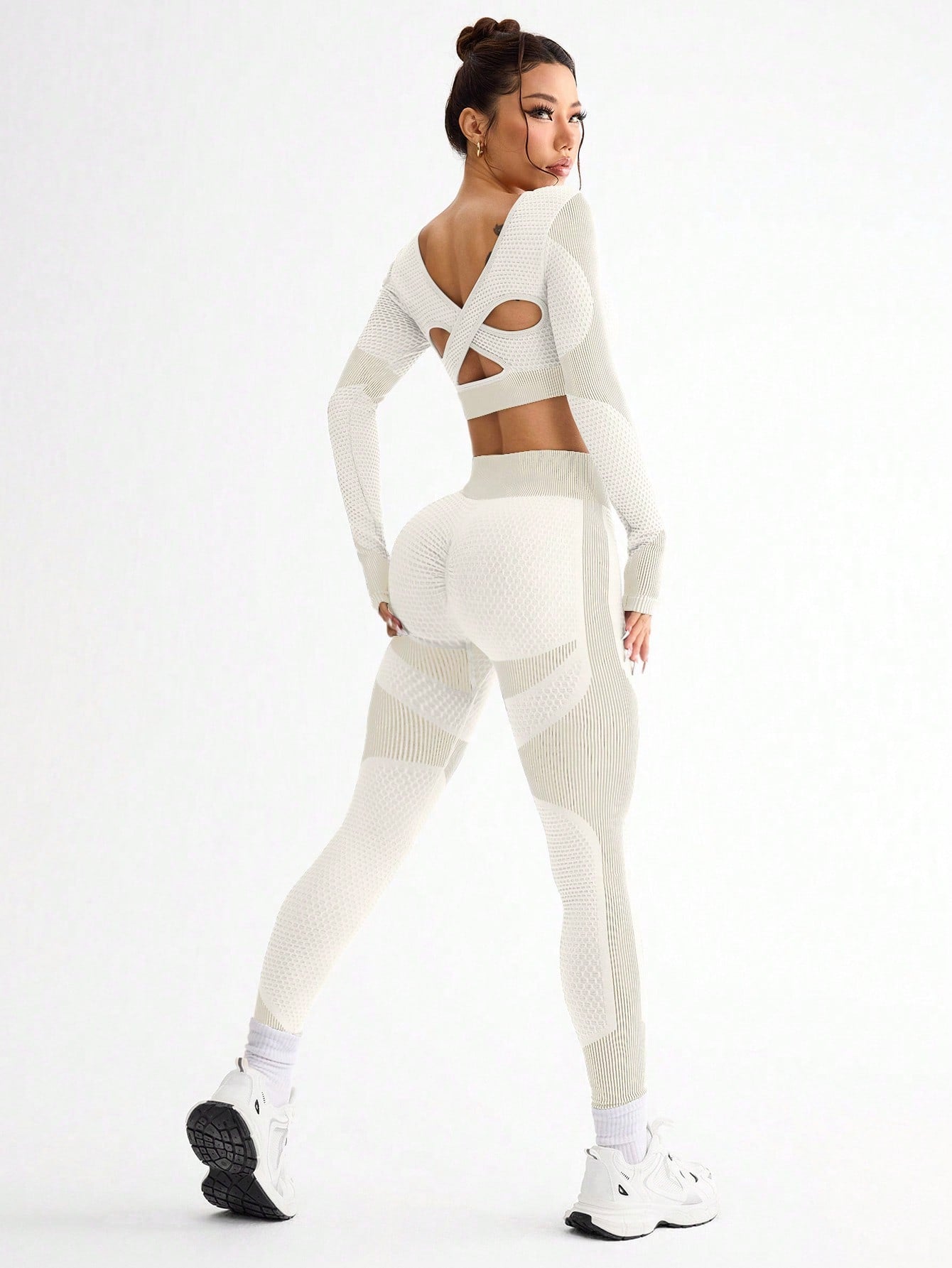 Breathable Seamless Yoga Suit New Sports Tight Running Women Fitness Outdoor Suit 2