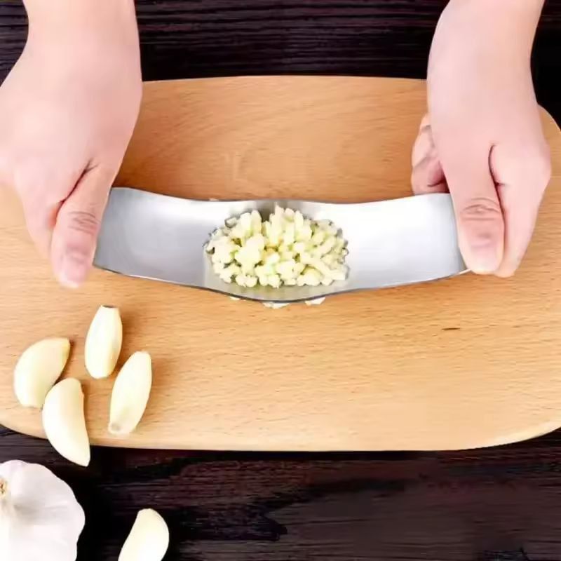HeavyDuty Stainless Steel Garlic Press  Crusher  Ergonomic Manual Garlic Mincer 1