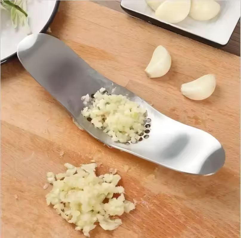 HeavyDuty Stainless Steel Garlic Press  Crusher  Ergonomic Manual Garlic Mincer 2