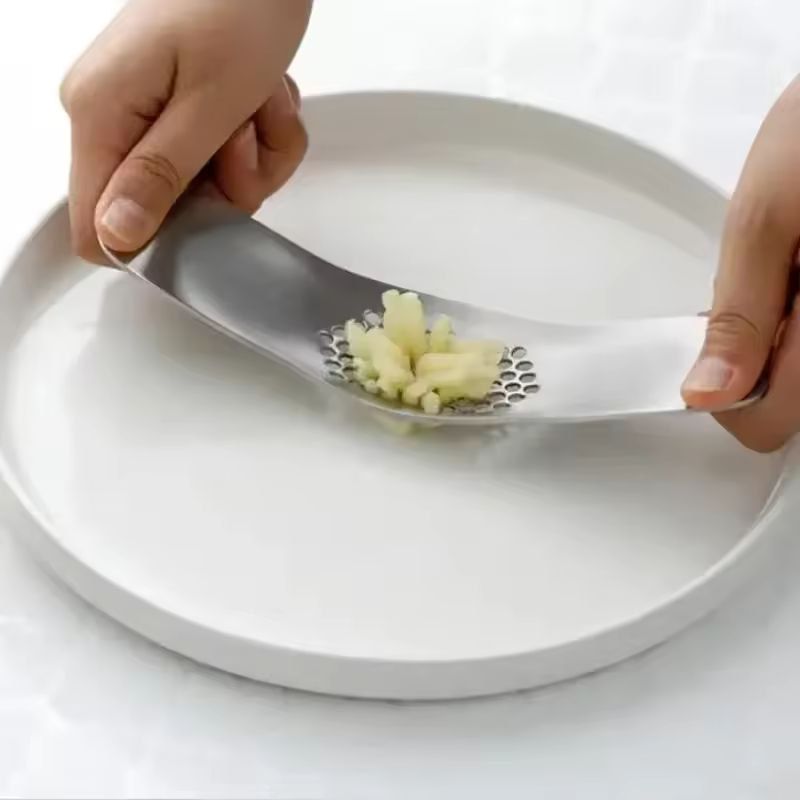 HeavyDuty Stainless Steel Garlic Press  Crusher  Ergonomic Manual Garlic Mincer 3