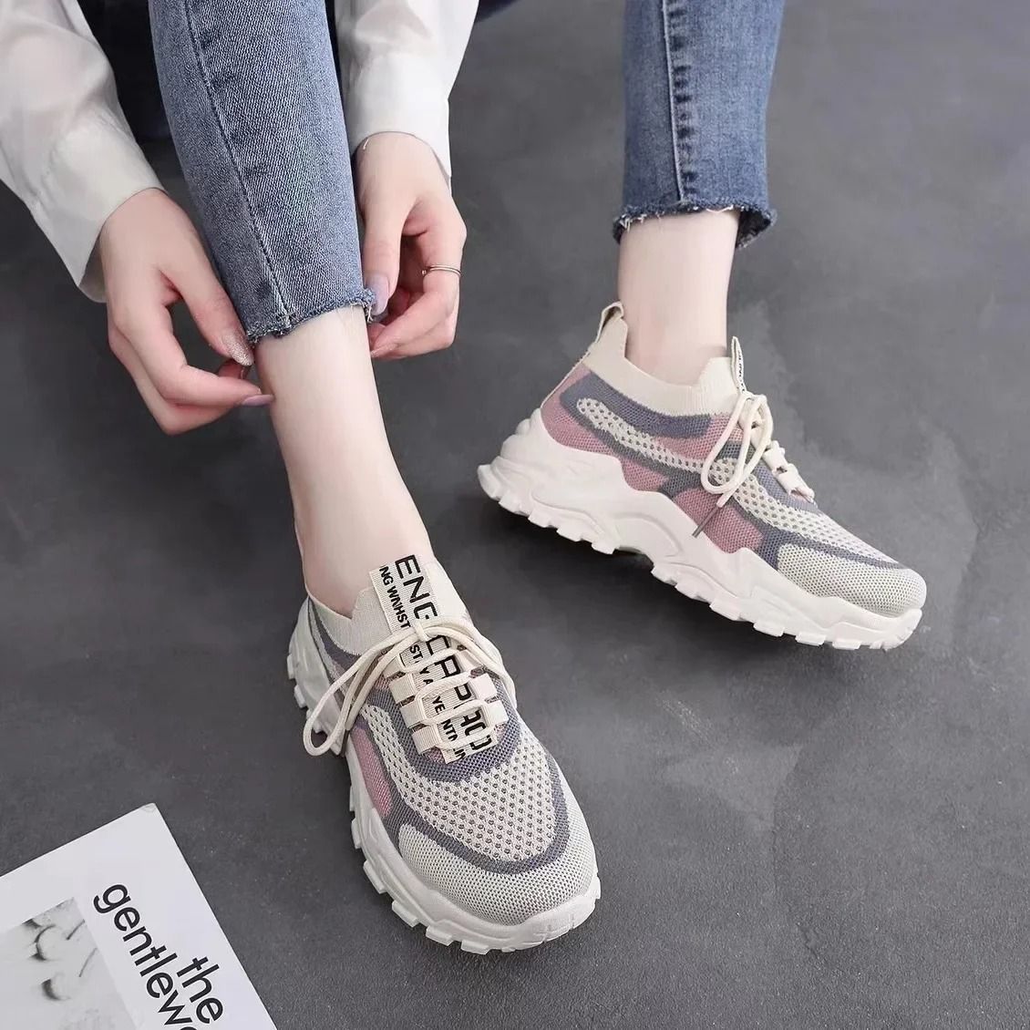 Womens Ultra Light Breathable Running Shoes 2