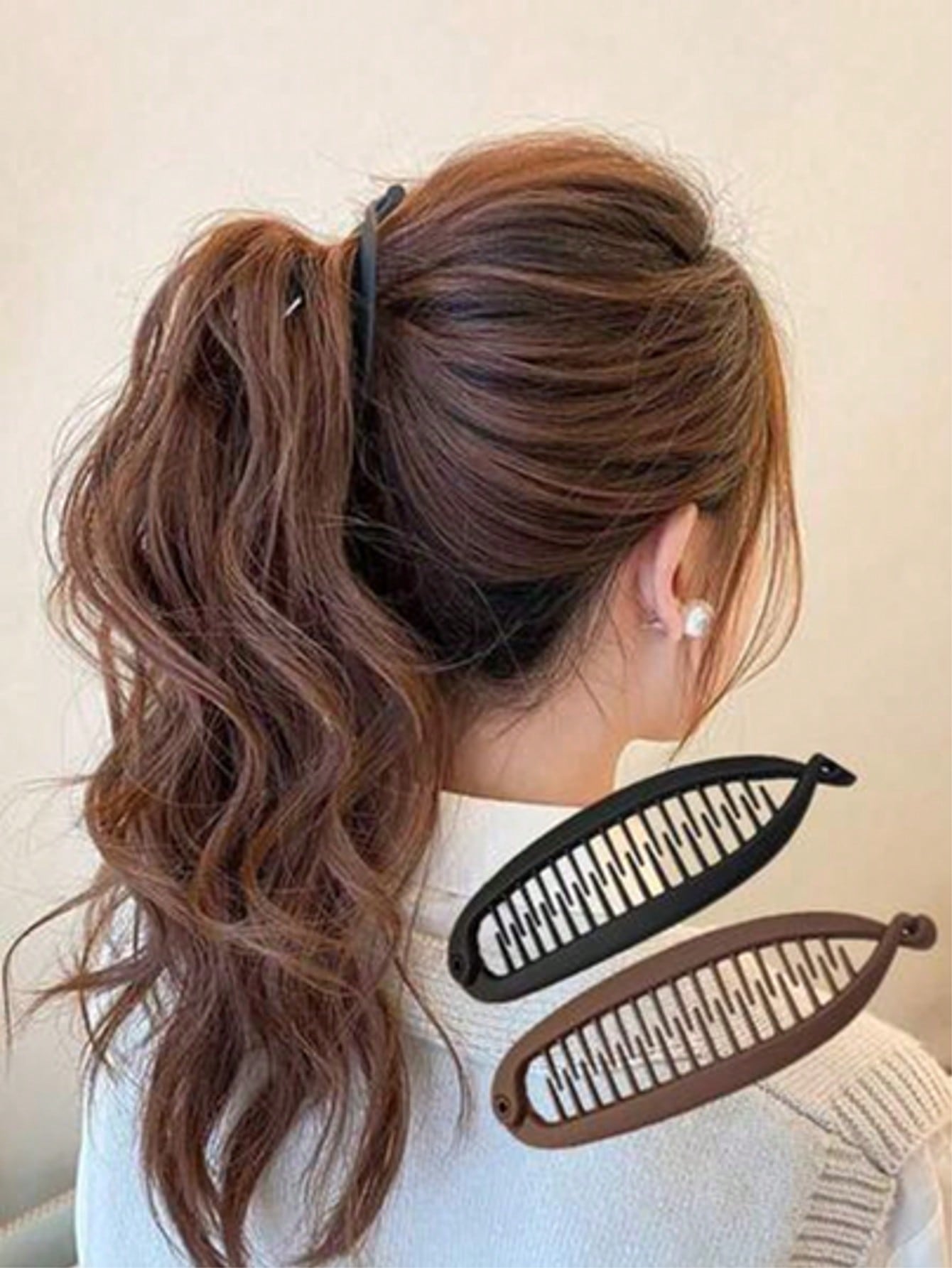 Elegant High Skull Top, Large Hair Volume Amber, Twist Clip Ponytail