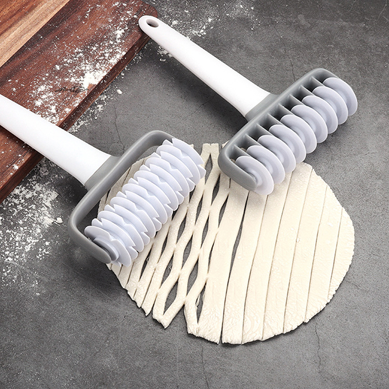 Smooth Turning Dough Roller Cutter Pizza Cutter Cookie Cake Kitchen Gadget Baking Tool For Restaura 1