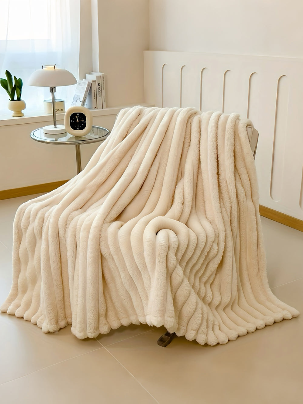 Luxurious Faux Rabbit Fur Throw Blanket Soft Flannel Fabric All Season Warm Cozy Blanket For Couch  3