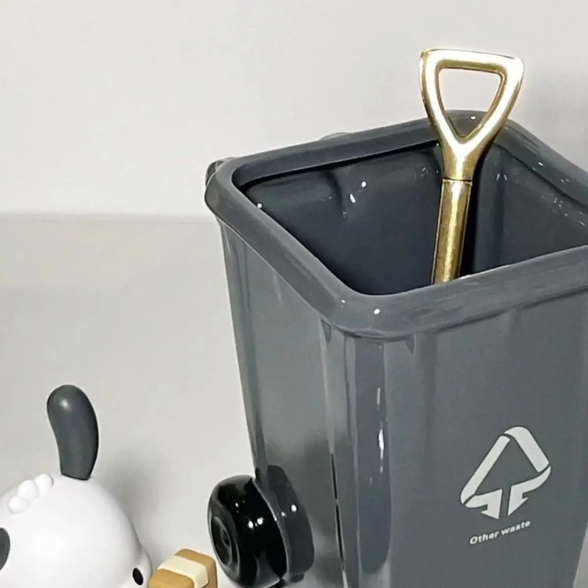 Funny Trash Can Ceramic Mug Trendy Green Coffee Cup With Spoon Cartoon Style Bone China Gift Cup 2