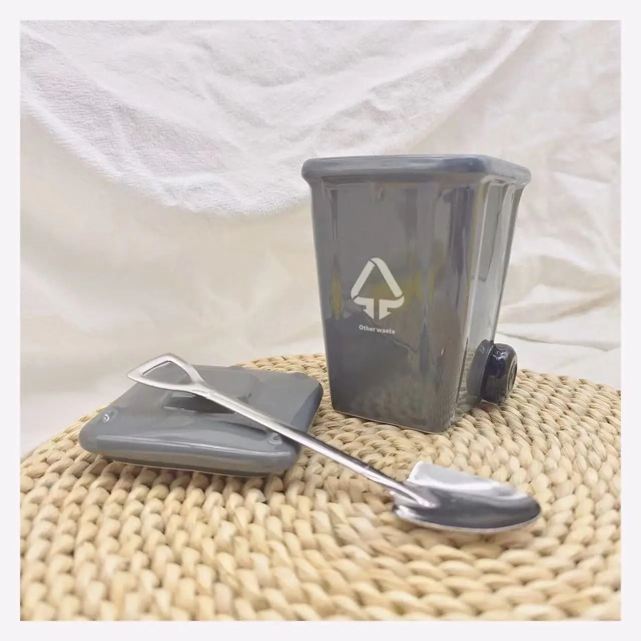 Funny Trash Can Ceramic Mug Trendy Green Coffee Cup With Spoon Cartoon Style Bone China Gift Cup 8