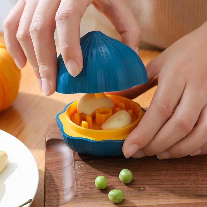 Plastic Manual Rotary Grinding Garlic Press, Kitchen Gadgets Cute Household Garlic Shape, Mini Chopper for Chili
